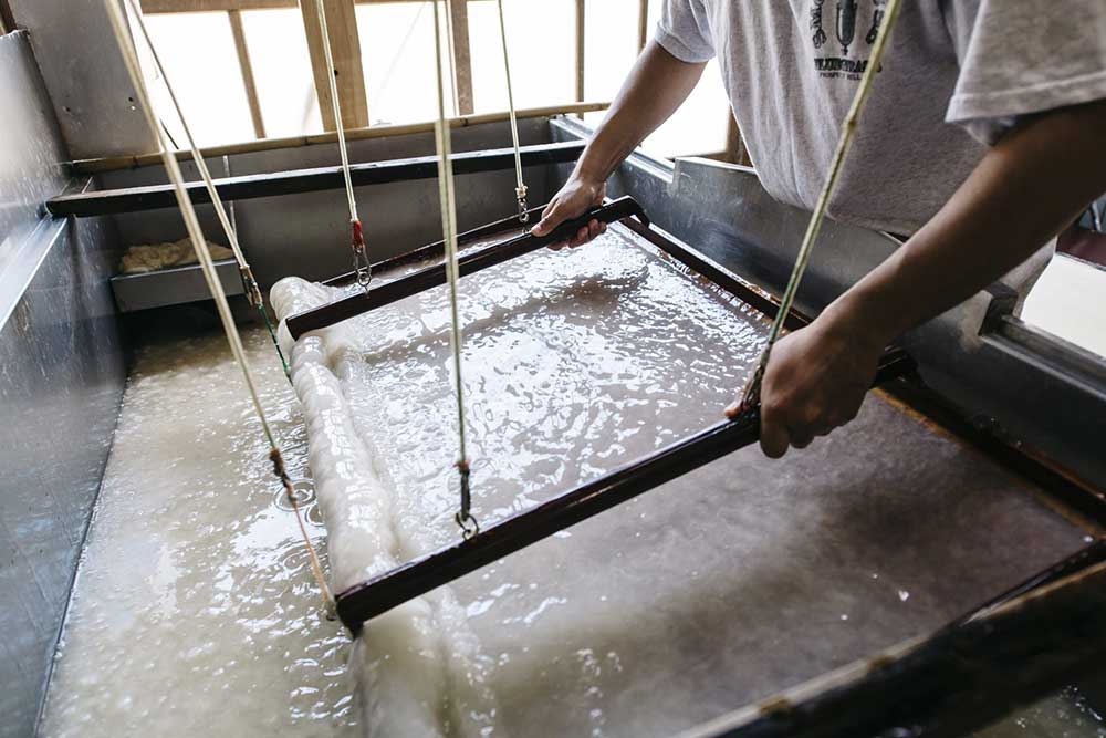 名尾手すき和紙 紙すき作業